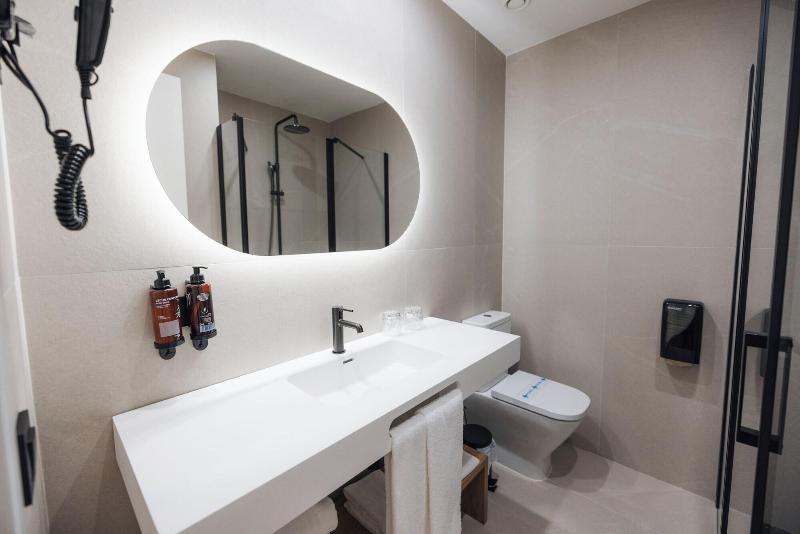 Hotel Mondraga N image