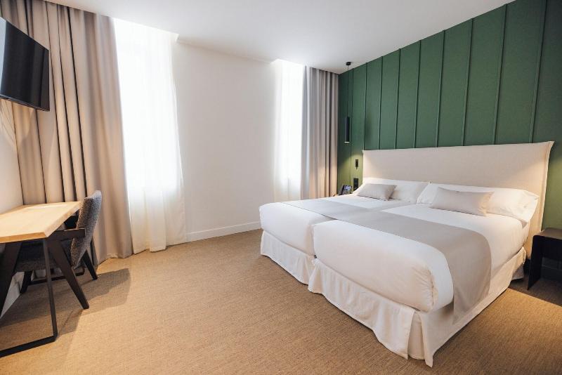 Hotel Mondraga N image