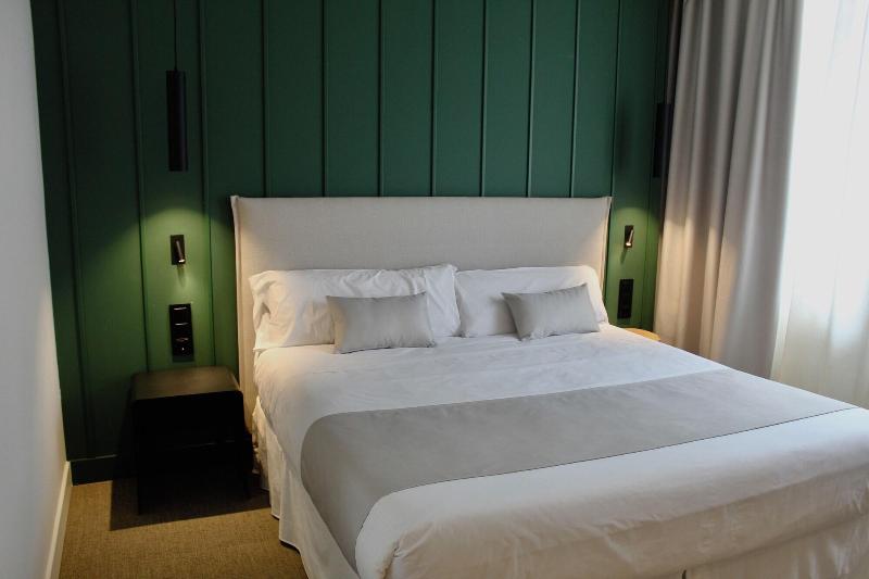 Hotel Mondraga N image