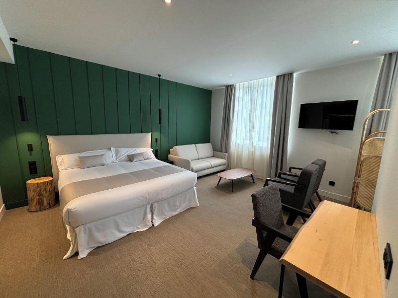 Hotel Mondraga N image