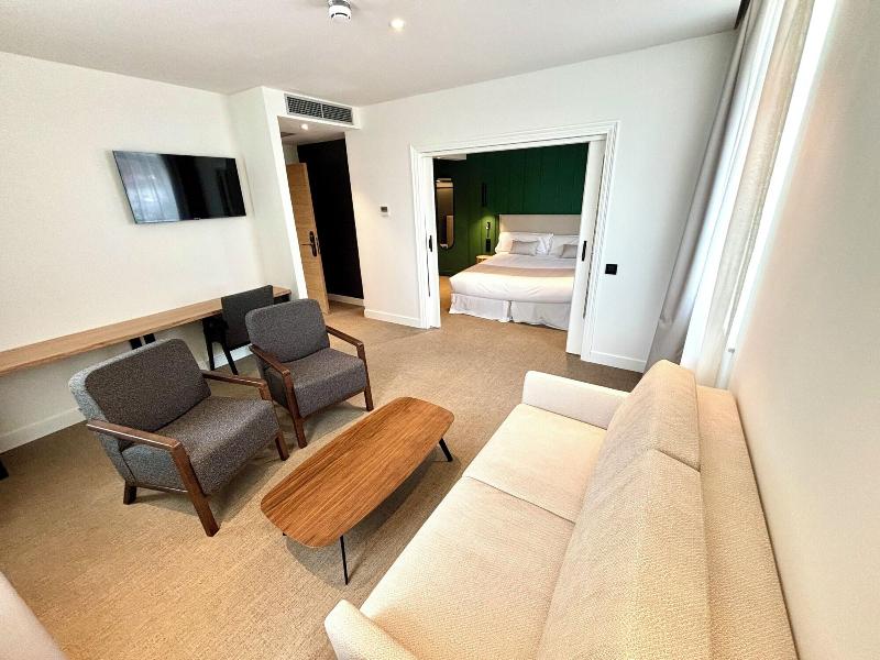 Hotel Mondraga N image