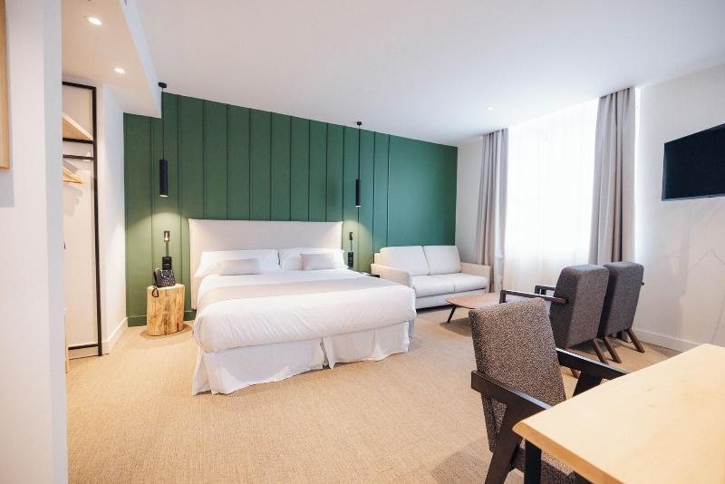 Hotel Mondraga N image