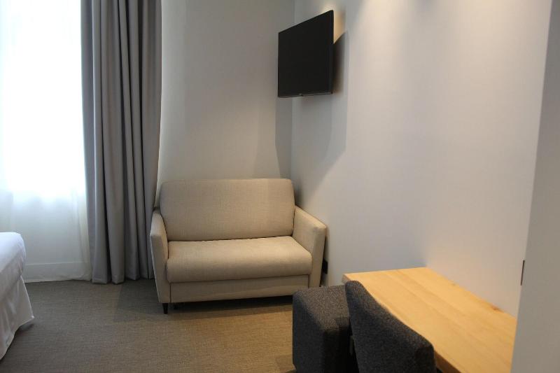 Hotel Mondraga N image