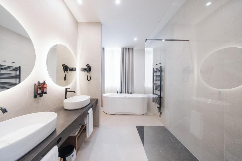 Hotel Mondraga N image