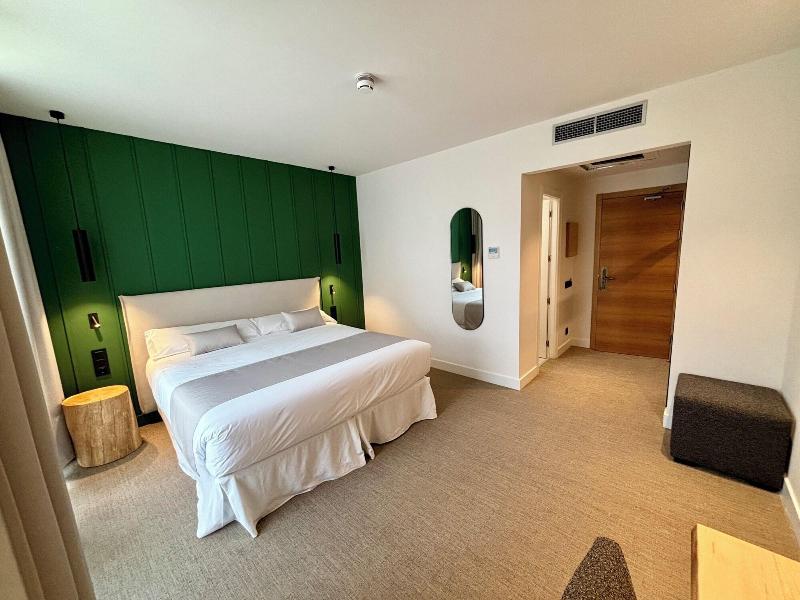 Hotel Mondraga N image