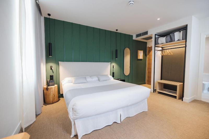 Hotel Mondraga N image
