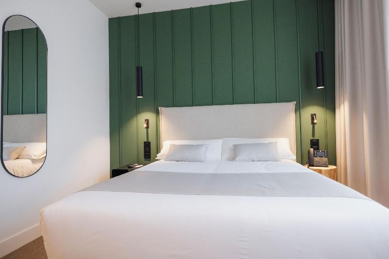 Hotel Mondraga N image