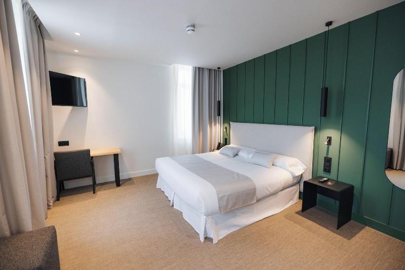 Hotel Mondraga N image