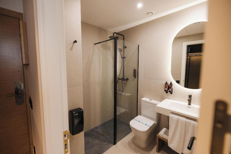 Hotel Mondraga N image