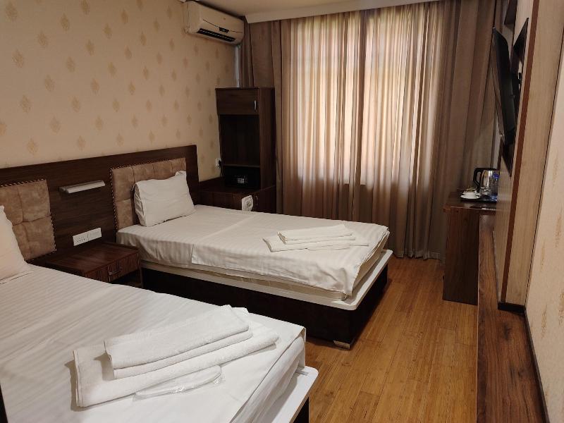 Grand Avenue Hotel image