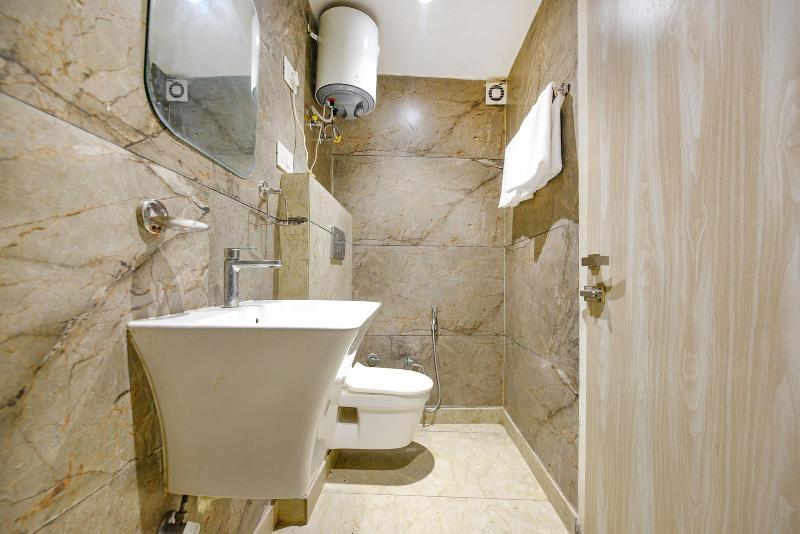 Fabhotel Luxury Inn Adarsh Nagar image
