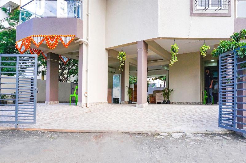 Fabhotel Falcon Executive image