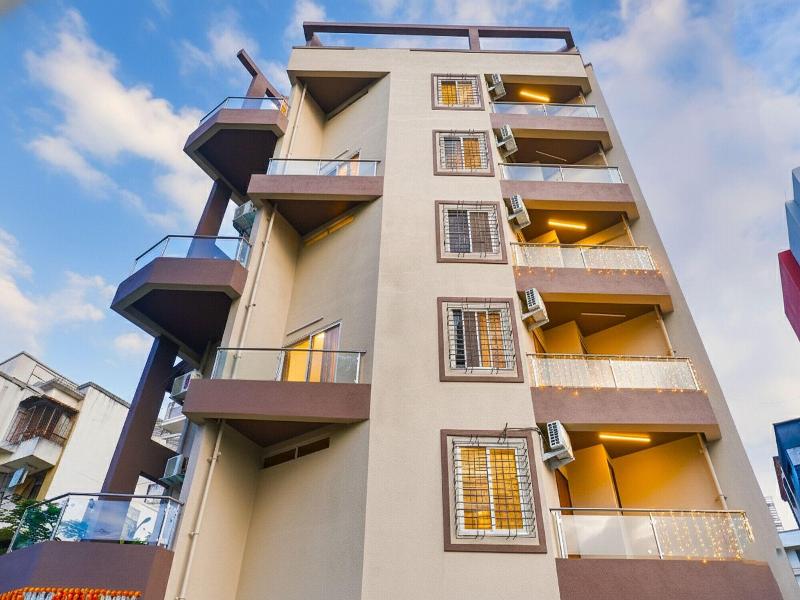 Fabhotel Falcon Executive image