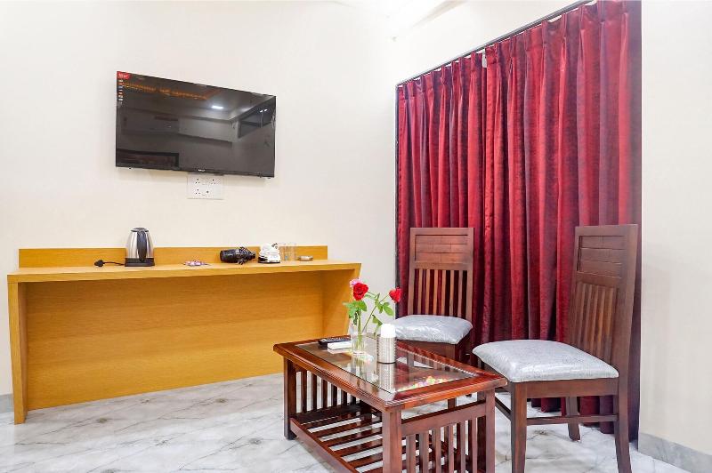 Fabhotel Falcon Executive image