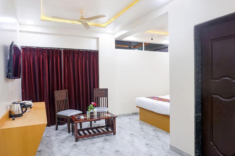 Fabhotel Falcon Executive image