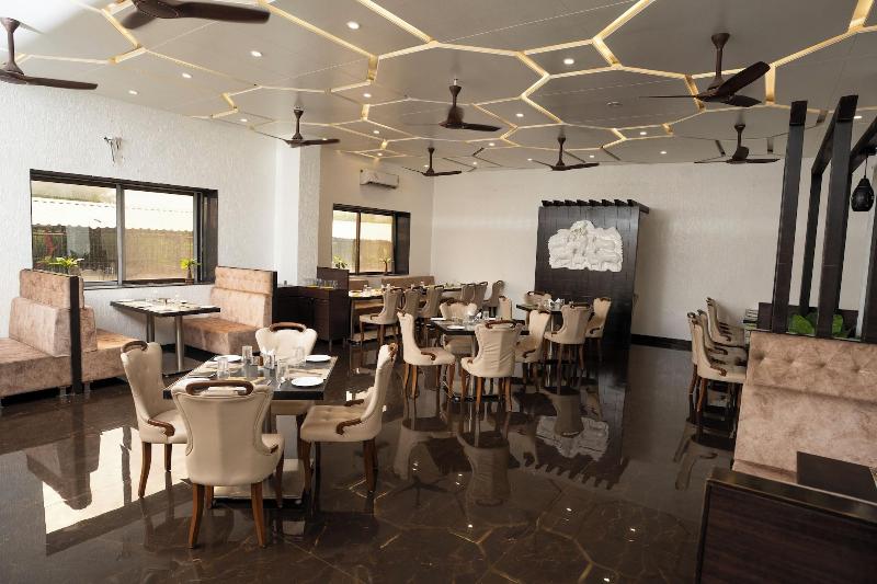 Hotel Grand Sarowar image