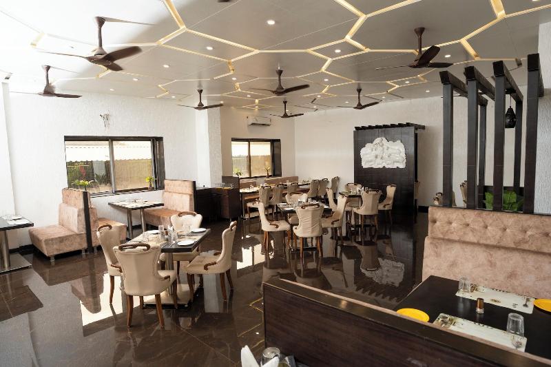 Hotel Grand Sarowar image