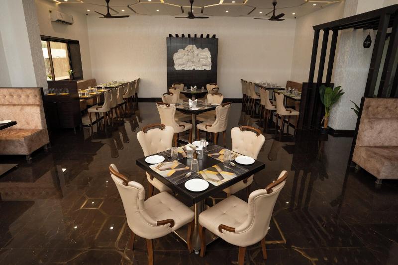 Hotel Grand Sarowar image
