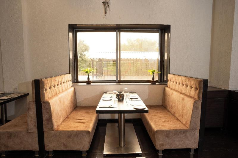 Hotel Grand Sarowar image