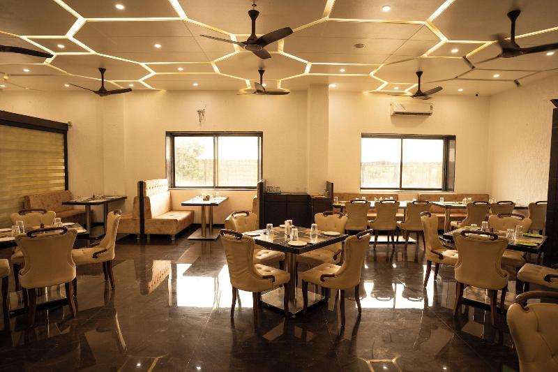 Hotel Grand Sarowar image