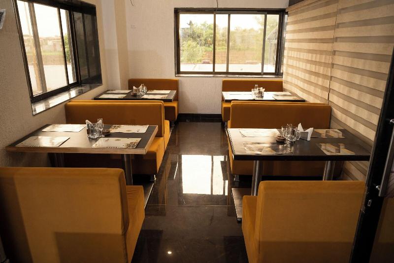 Hotel Grand Sarowar image