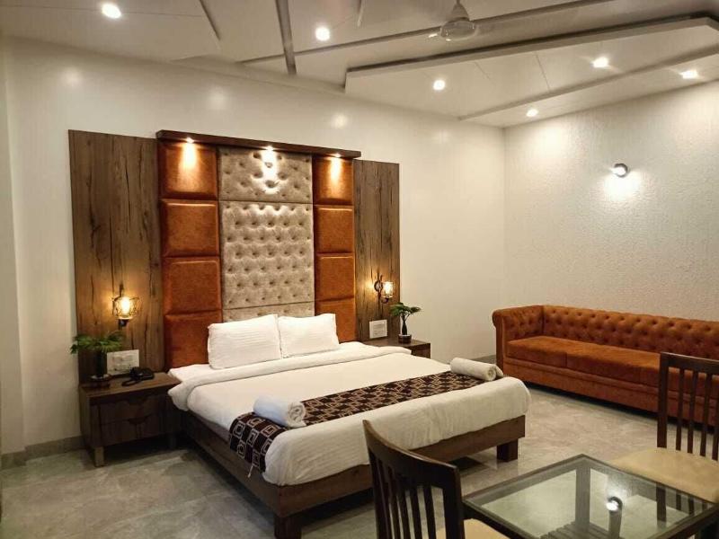 Hotel Grand Sarowar image