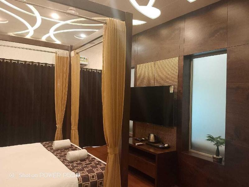 Hotel Grand Sarowar image