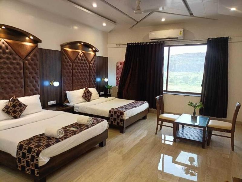 Hotel Grand Sarowar image