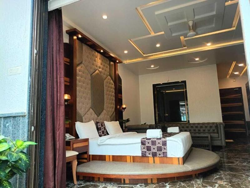 Hotel Grand Sarowar image