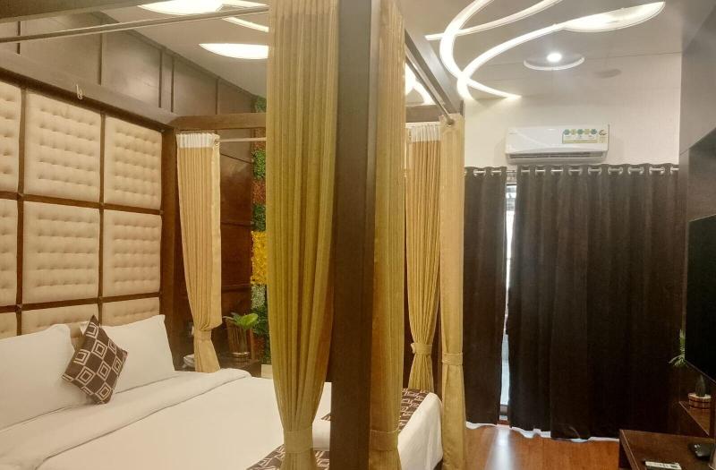 Hotel Grand Sarowar image