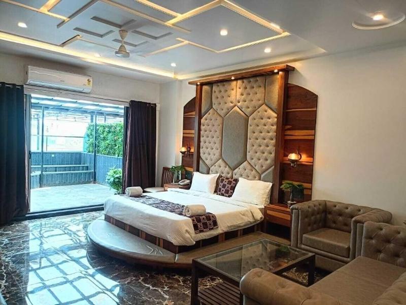 Hotel Grand Sarowar image