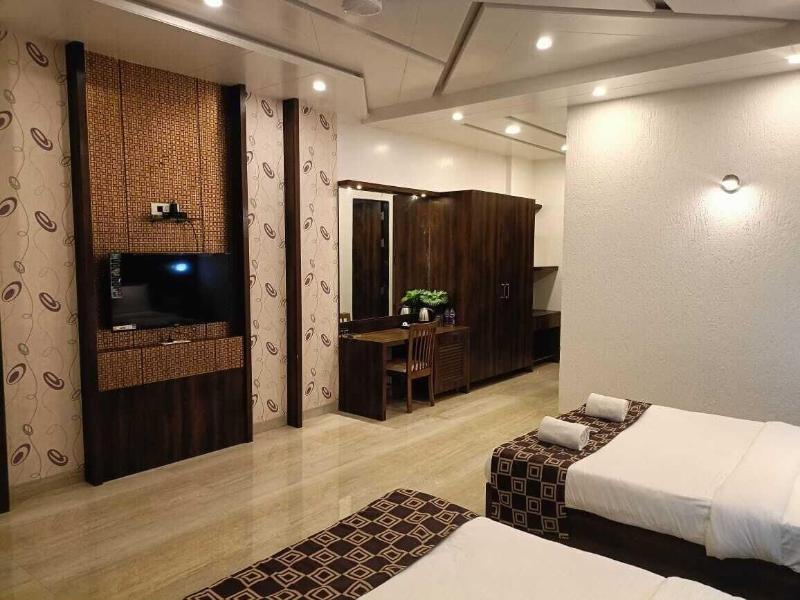 Hotel Grand Sarowar image