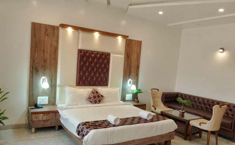 Hotel Grand Sarowar image