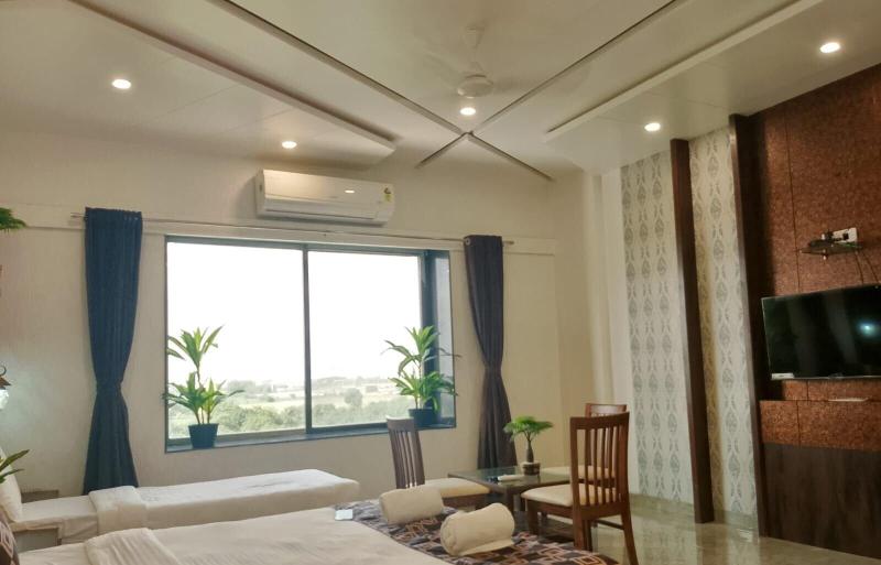 Hotel Grand Sarowar image