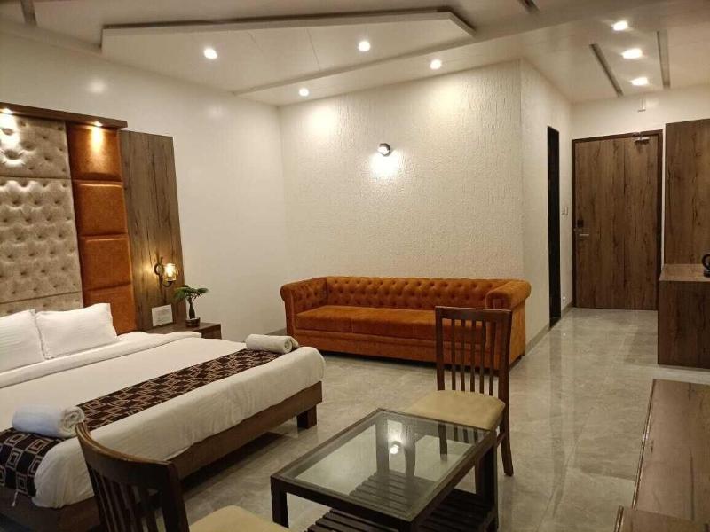 Hotel Grand Sarowar image