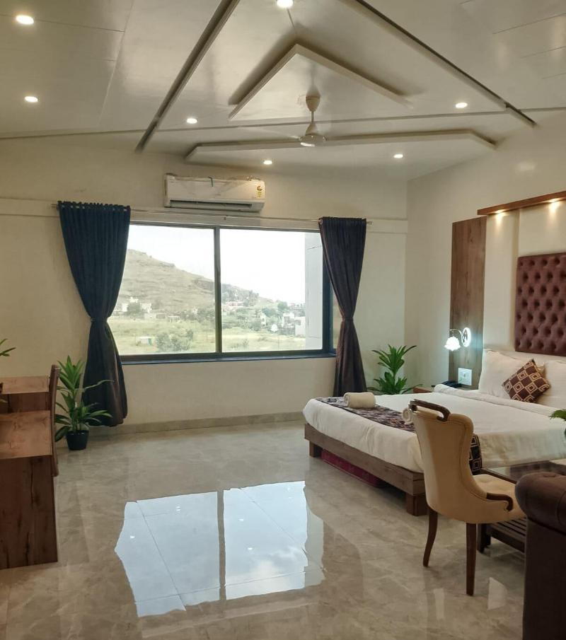 Hotel Grand Sarowar image