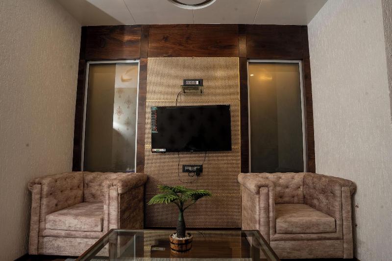 Hotel Grand Sarowar image