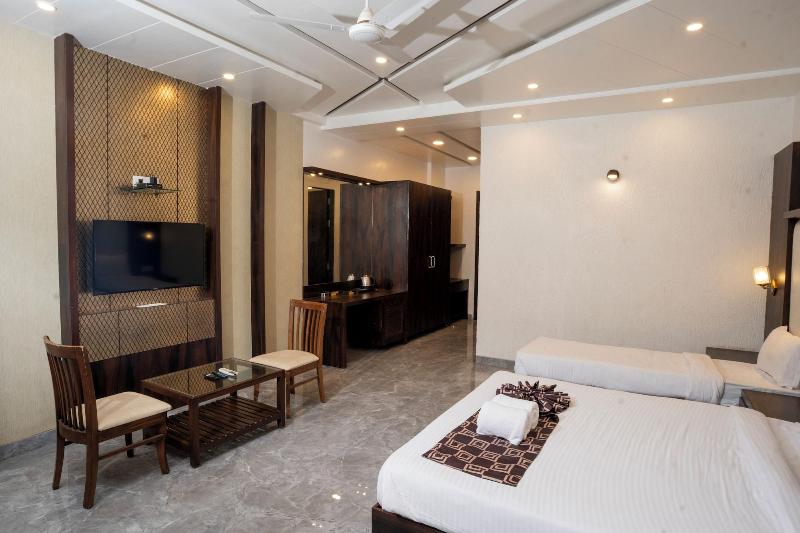 Hotel Grand Sarowar image