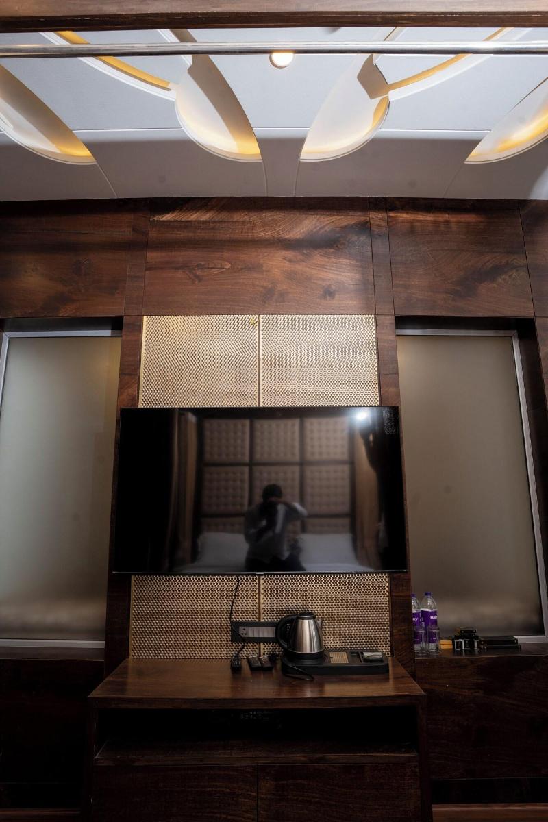 Hotel Grand Sarowar image