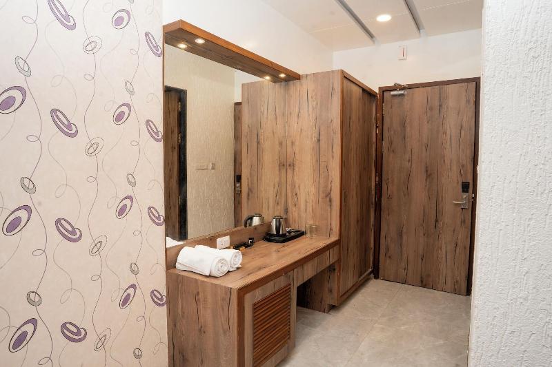 Hotel Grand Sarowar image