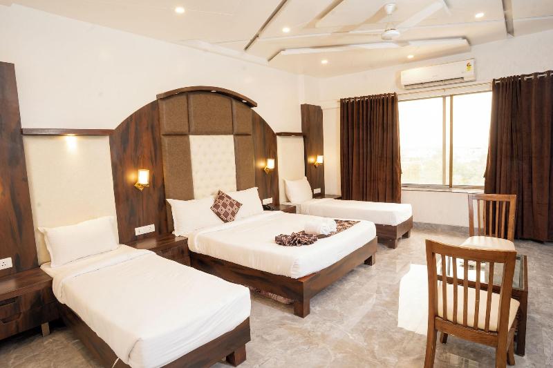 Hotel Grand Sarowar image