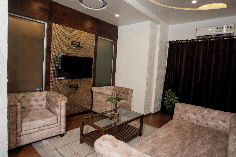 Hotel Grand Sarowar image