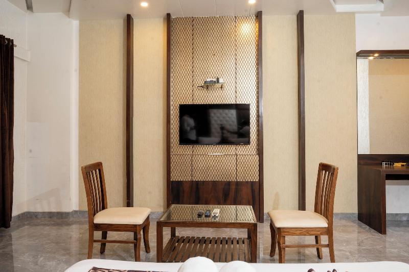 Hotel Grand Sarowar image