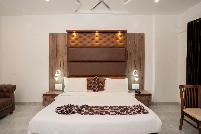 Hotel Grand Sarowar image