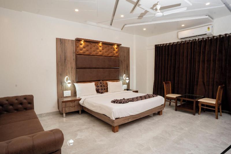 Hotel Grand Sarowar image
