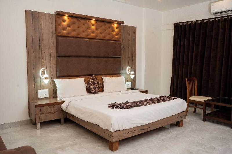 Hotel Grand Sarowar image