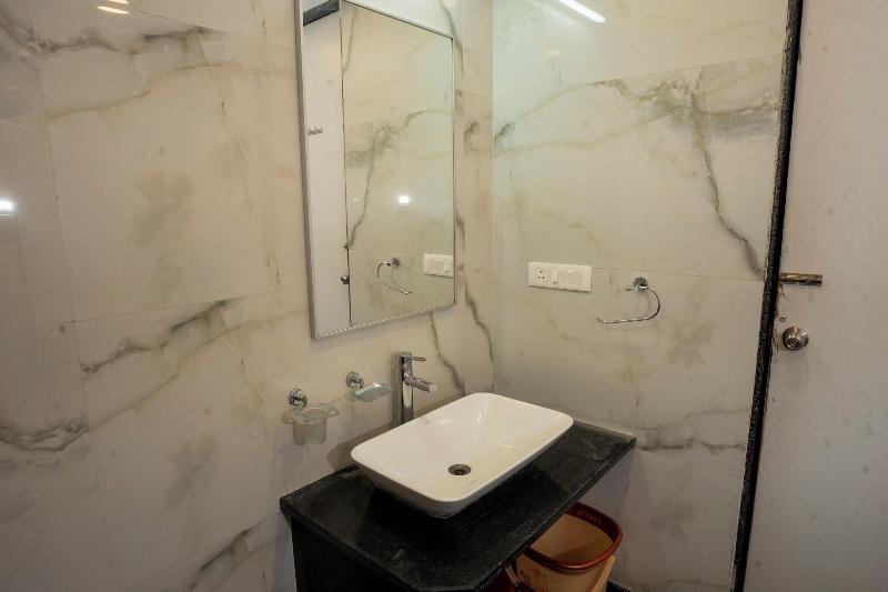 Hotel Grand Sarowar image