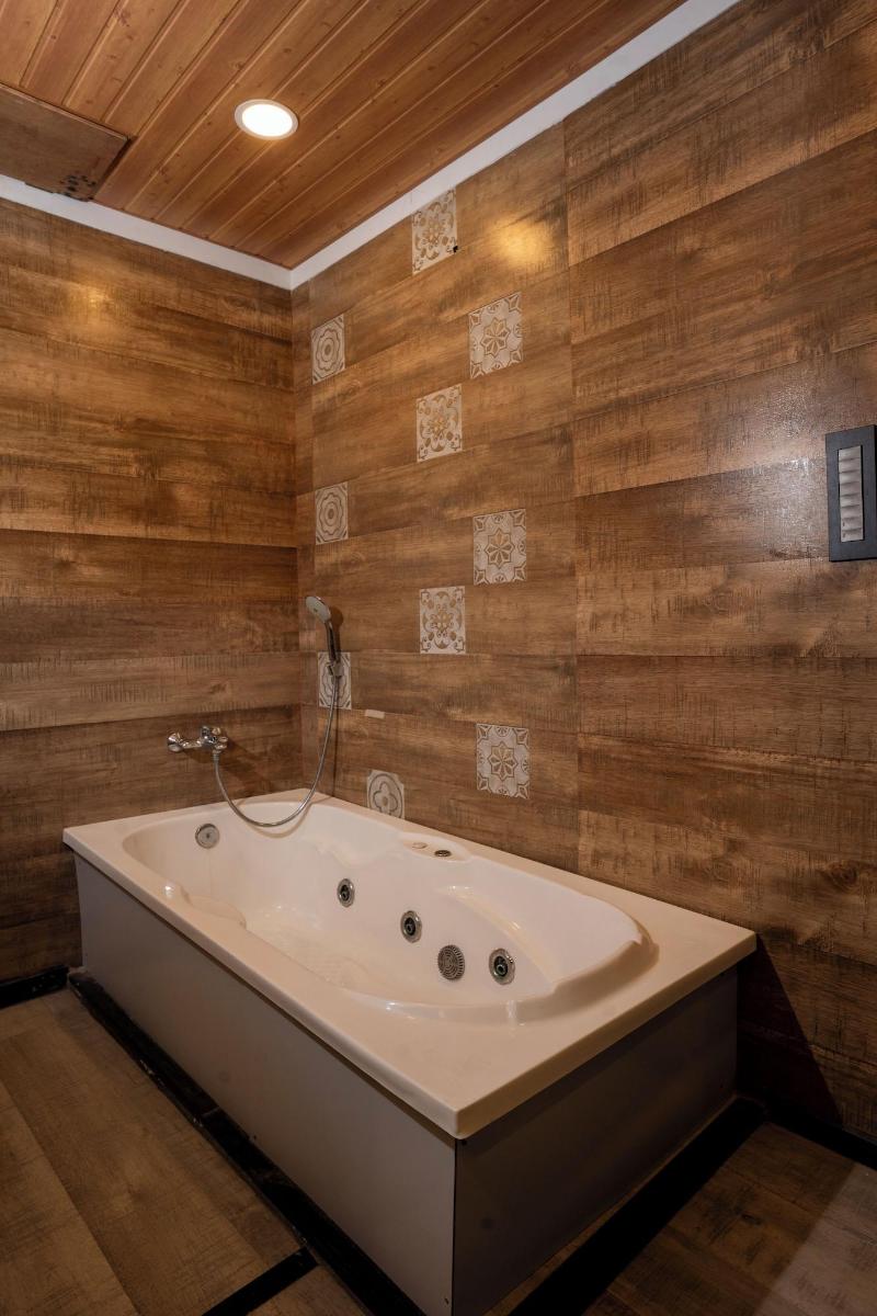 Hotel Grand Sarowar image