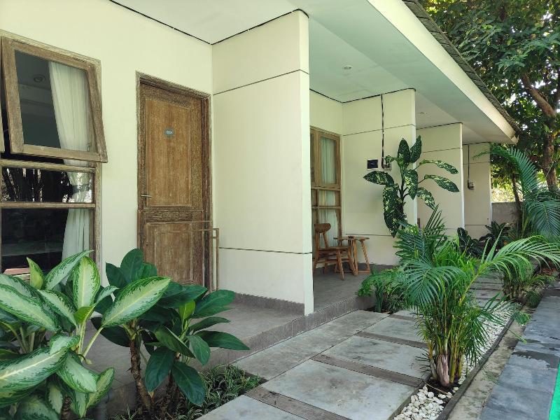 Manuver Surf And Stay Uluwatu Bali image