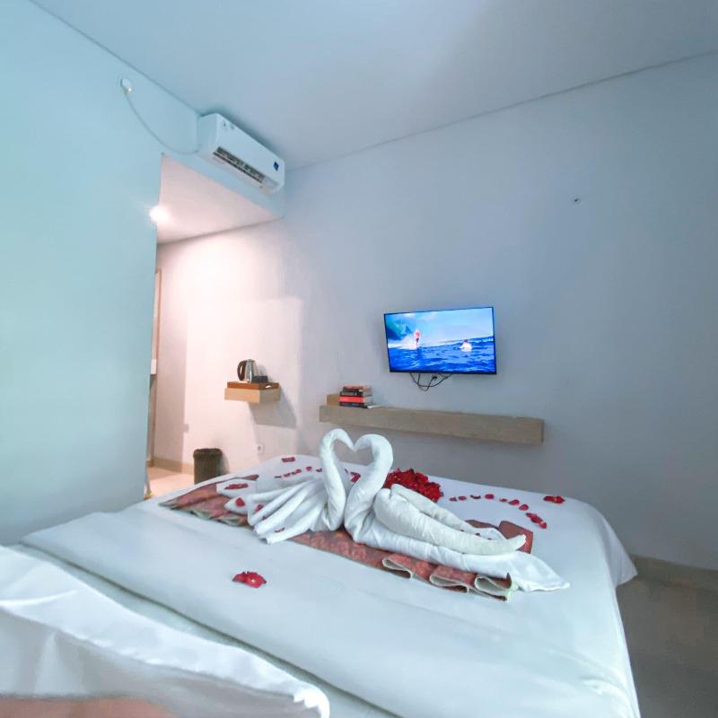 Manuver Surf And Stay Uluwatu Bali image